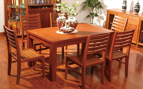 實木餐桌如何選擇 什么形狀比較好